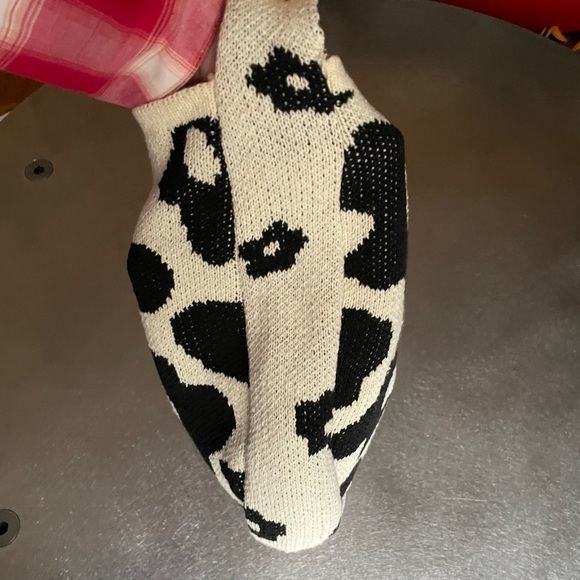 Knit Flower Shoulder Bag in Black & White, NWT. - Picture 12 of 16